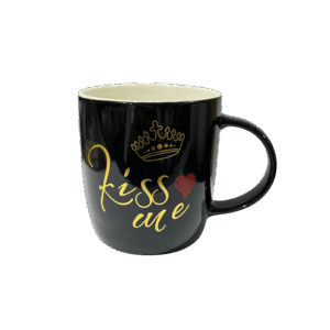 Taza con aza diseño Kiss Me negro